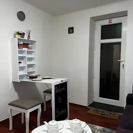 Old Town Apartment *